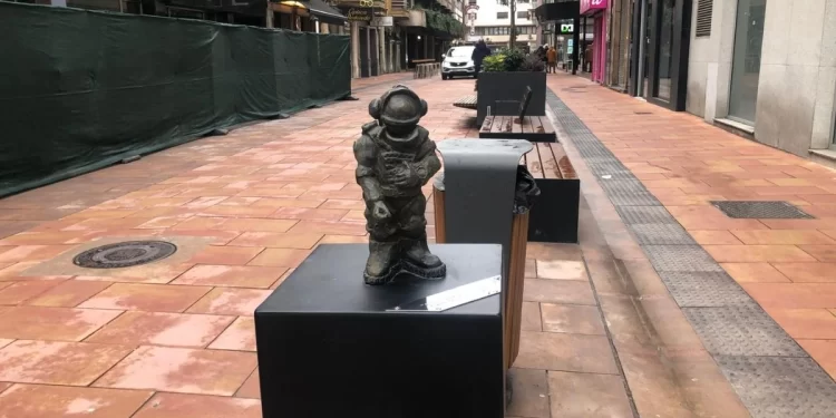 Dos nuevas esculturas sorprenden en el centro de León 1