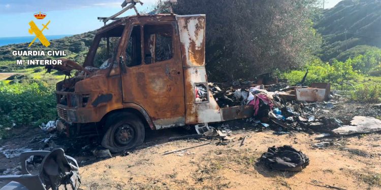 La autocaravana acabó incendiada