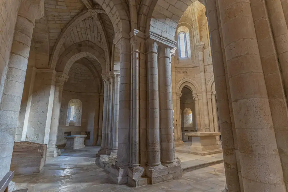 Así es el monasterio del siglo XII de un pequeño pueblo de León 1