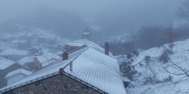 El pueblo de León incomunicado por la nieve