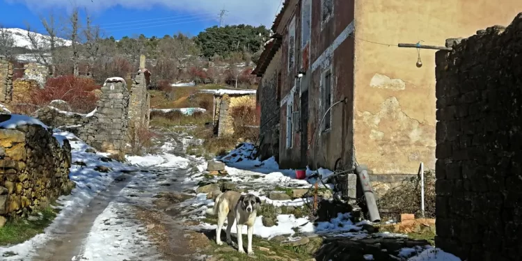 Pueblo de León vacío