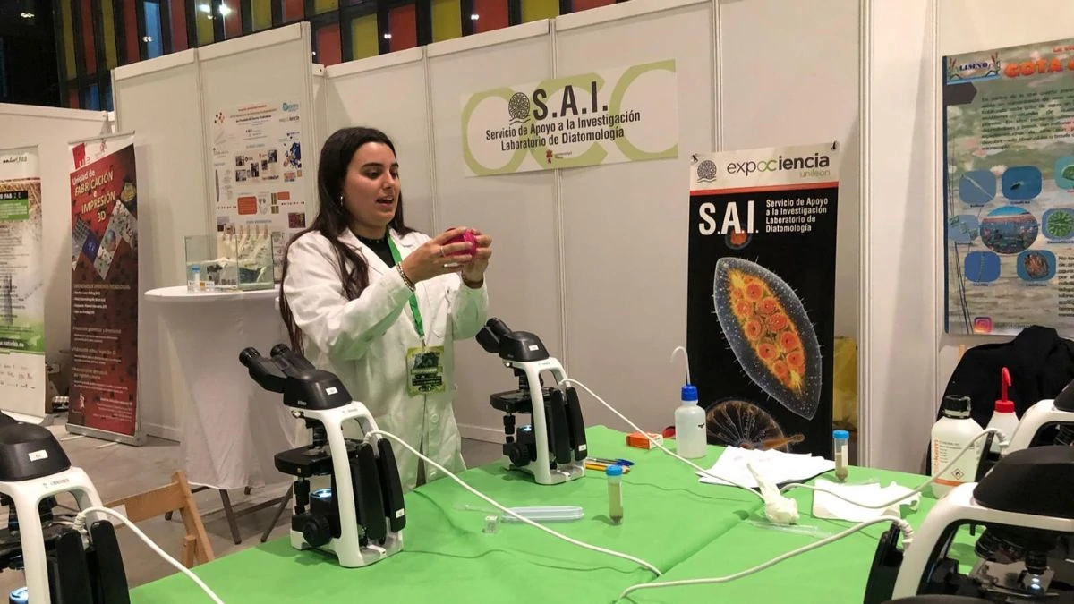 Cientos de leoneses visitan Expociencia 2025 en su primera jornada 13