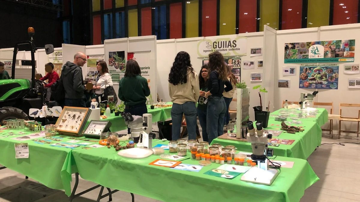 Cientos de leoneses visitan Expociencia 2025 en su primera jornada 16