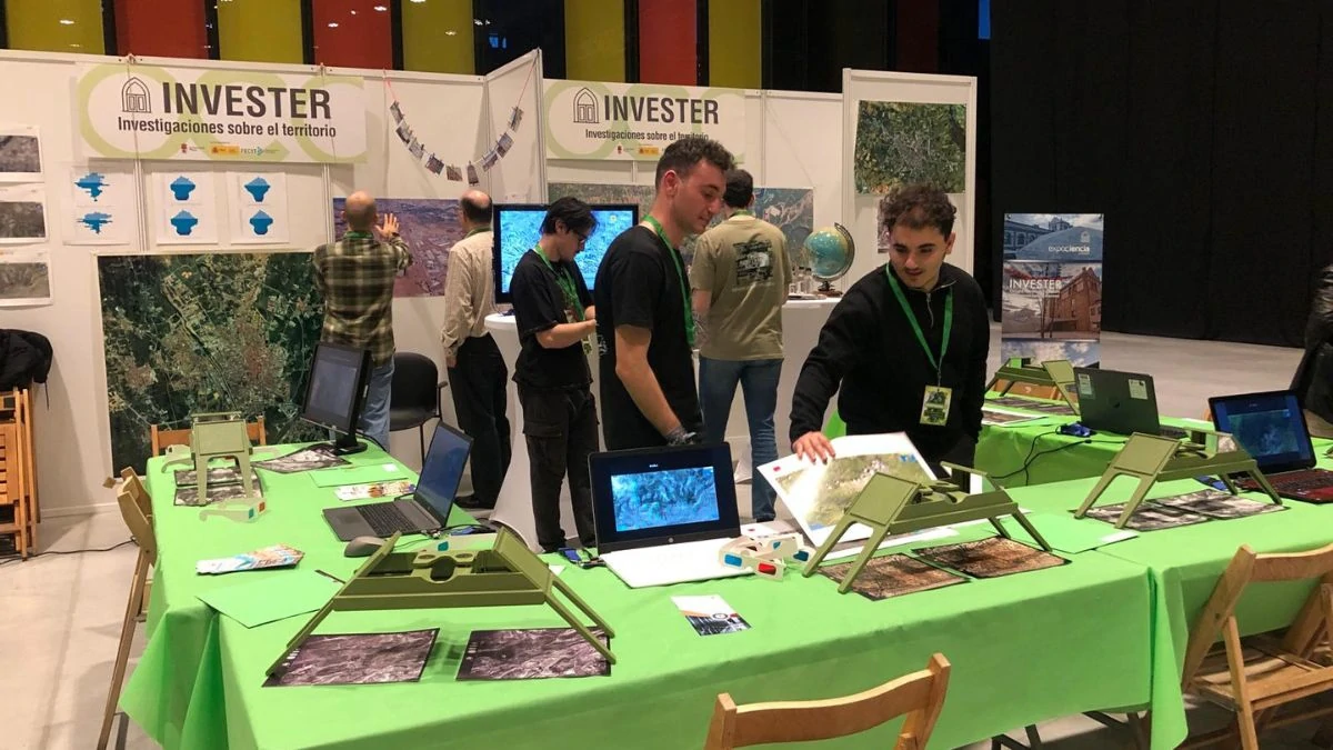 Cientos de leoneses visitan Expociencia 2025 en su primera jornada 18