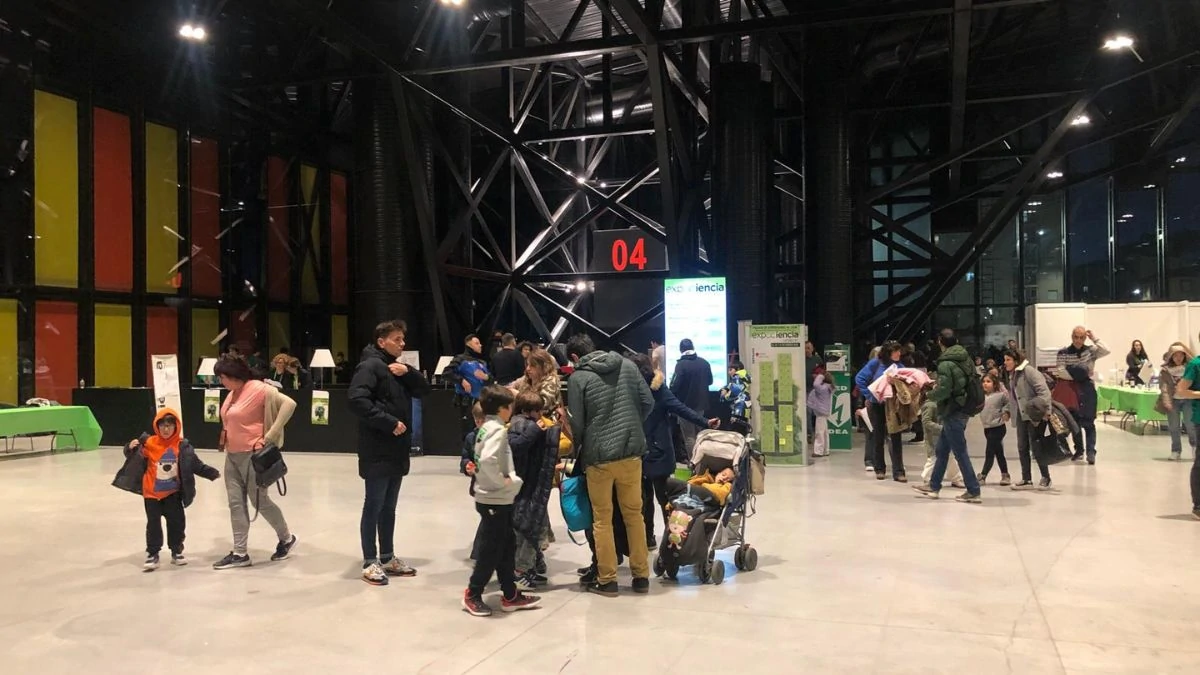 Cientos de leoneses visitan Expociencia 2025 en su primera jornada 26