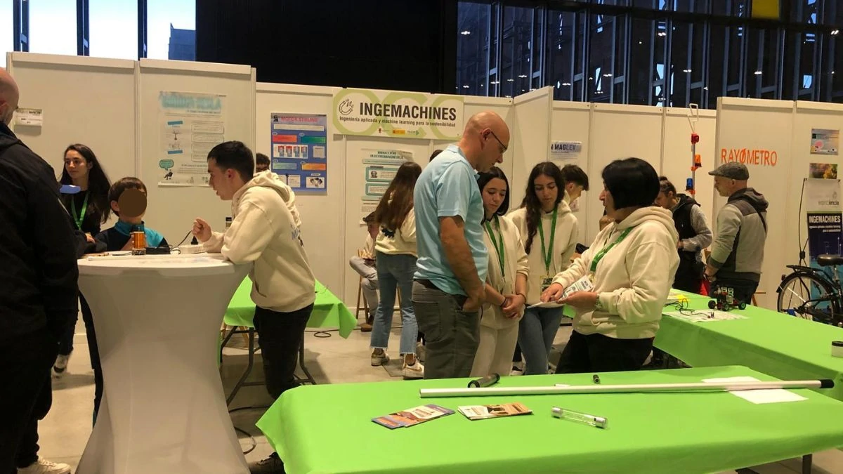 Cientos de leoneses visitan Expociencia 2025 en su primera jornada 4