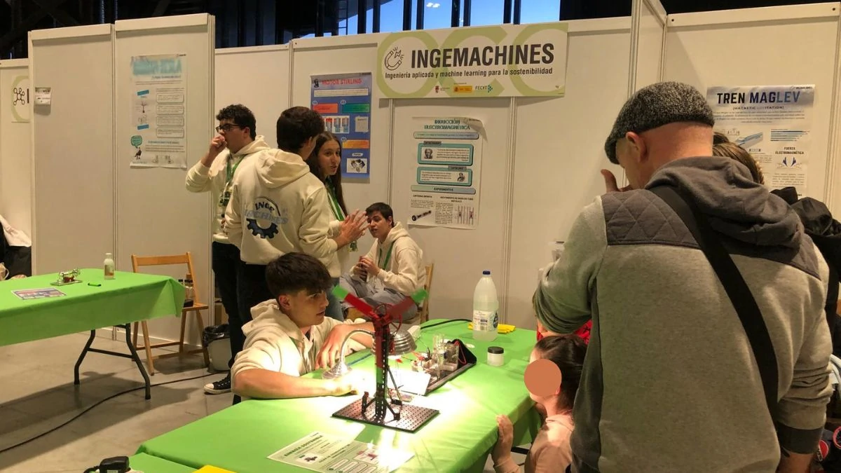 Cientos de leoneses visitan Expociencia 2025 en su primera jornada 5