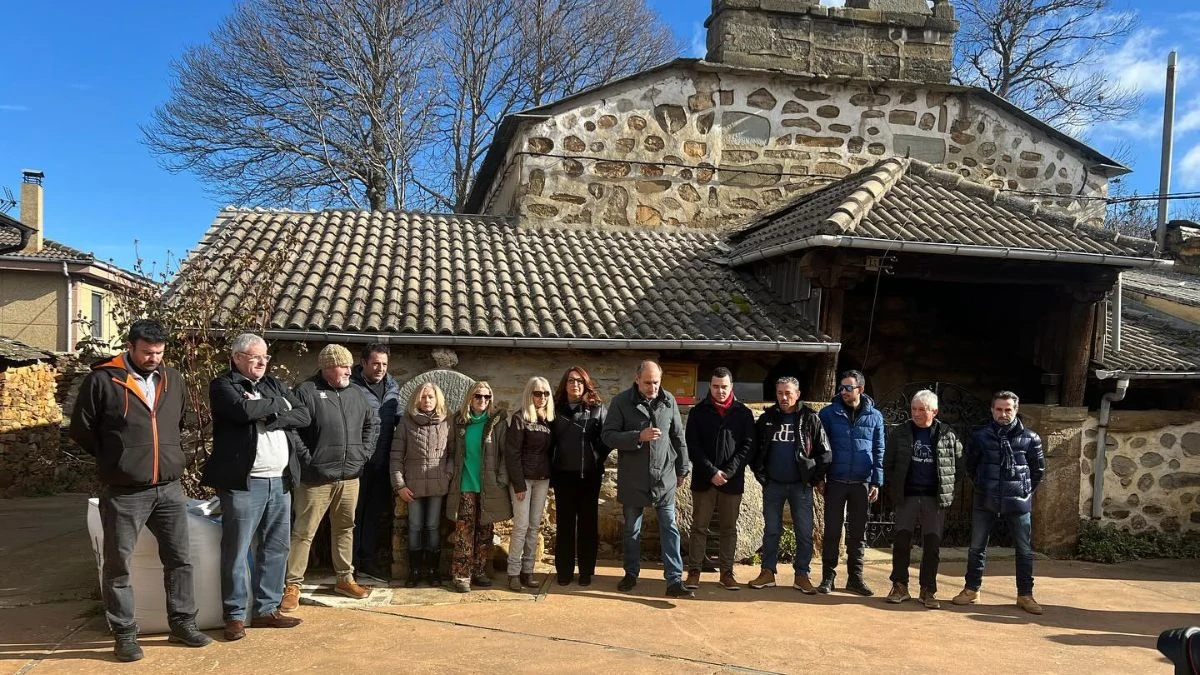 Los vecinos de Villar del Monte no se dejan intimidar por un "acto vil y cobarde" 1