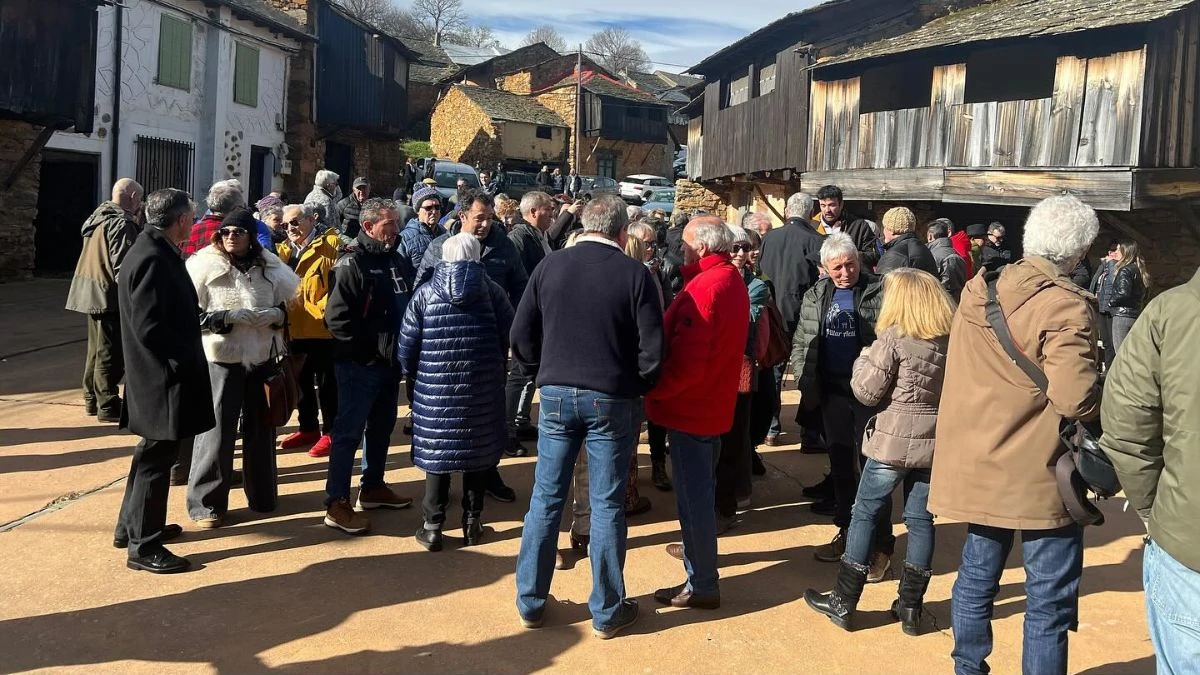 Los vecinos de Villar del Monte no se dejan intimidar por un "acto vil y cobarde" 2