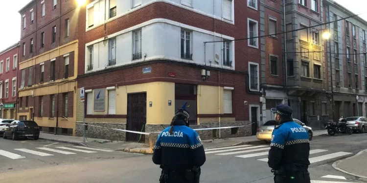 Alarma en un barrio de León ante la caída de cascotes 1