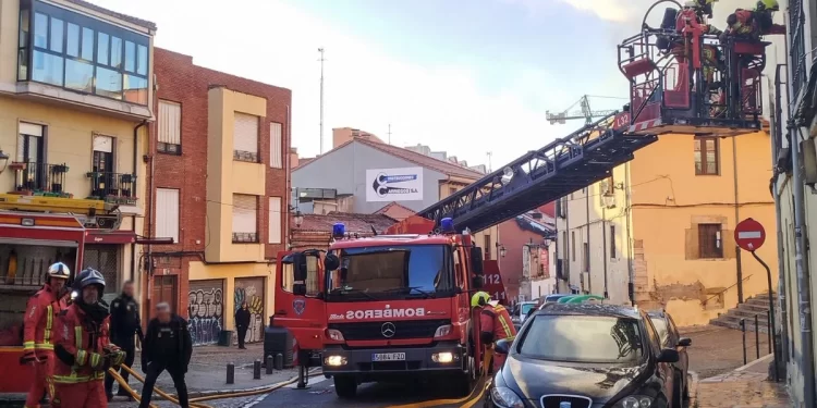 Se declara un incendio en el Barrio Húmedo 1