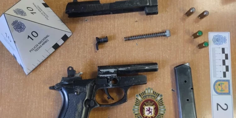 Miedo en el rastro de León ante la amenaza de un hombre con una pistola 1