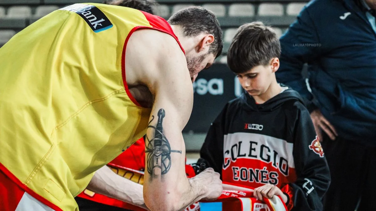 Imágenes del primer entrenamiento de la Selección Española en León 10