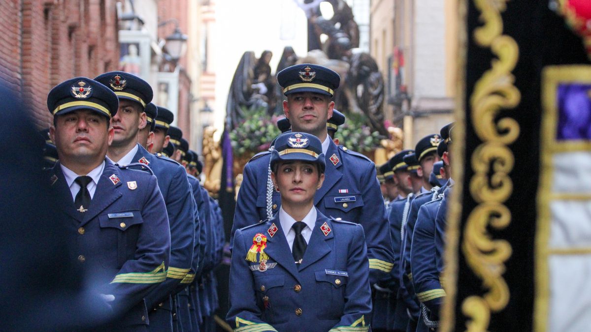 Imágenes de la procesión extraordinaria de 'El Descendimiento' en León 2