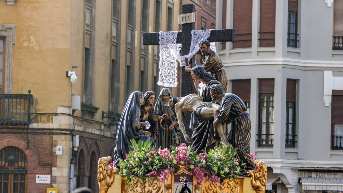 Imágenes de la procesión extraordinaria de 'El Descendimiento' en León 5