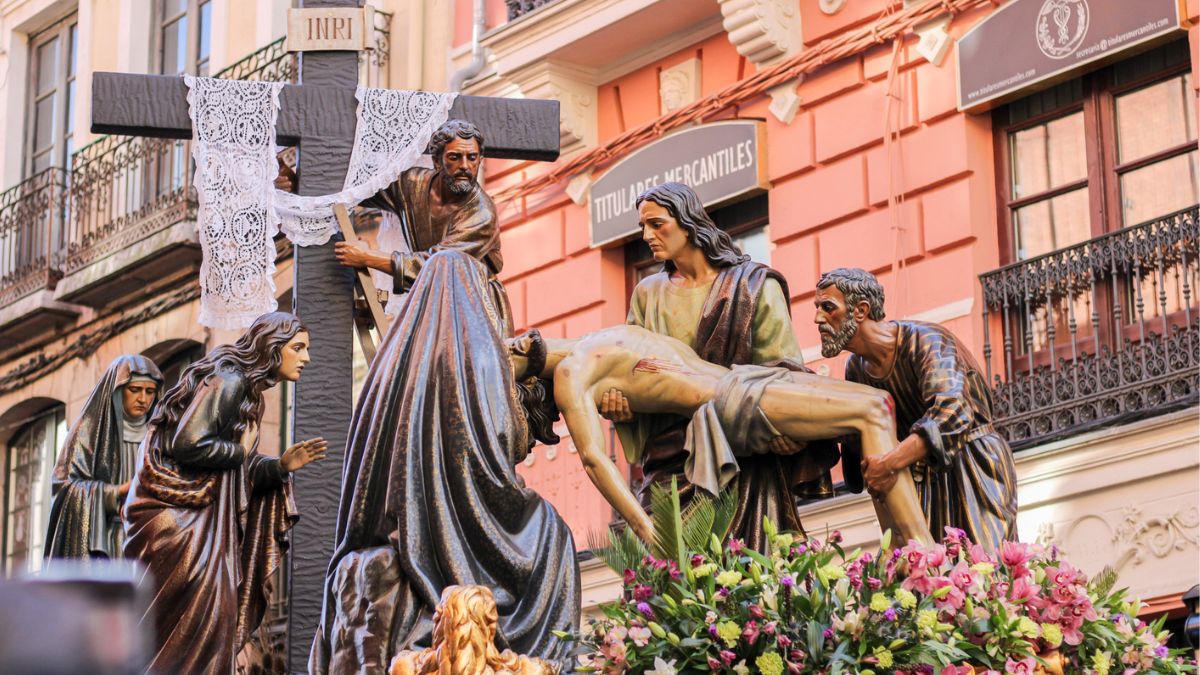 Imágenes de la procesión extraordinaria de 'El Descendimiento' en León 7