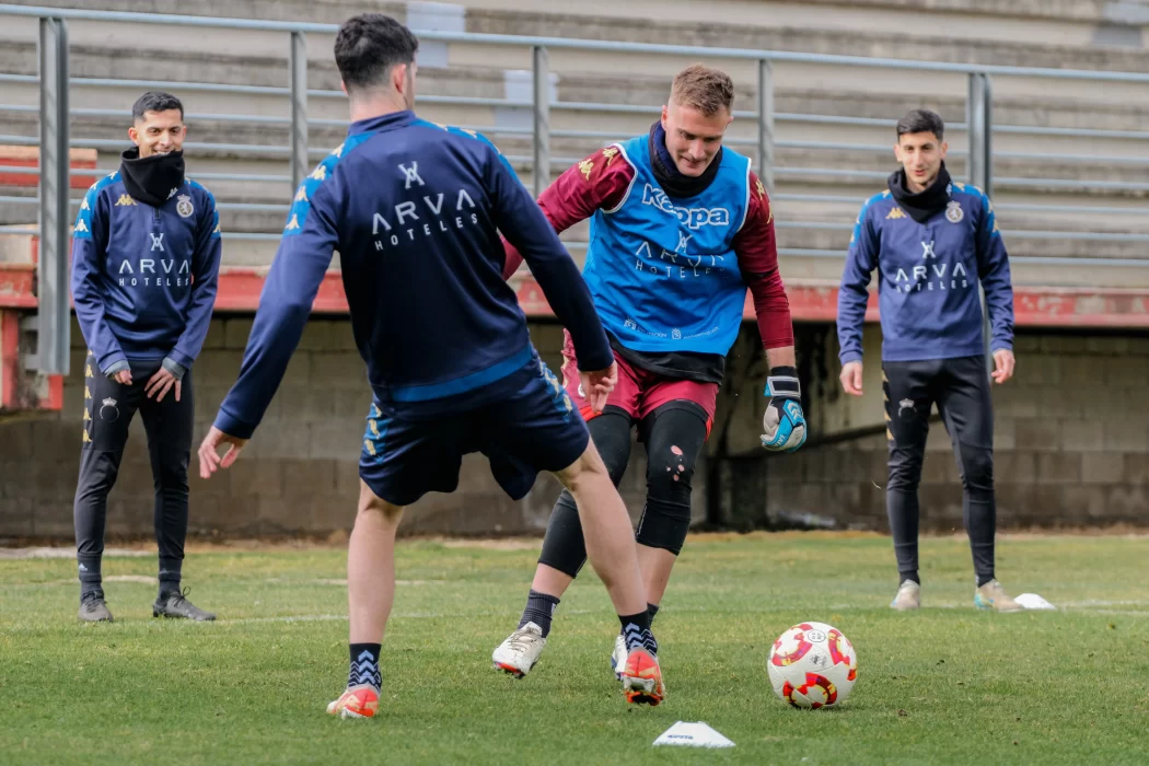 Imágenes del entrenamiento de la Cultural previo al partido en Zubieta 6