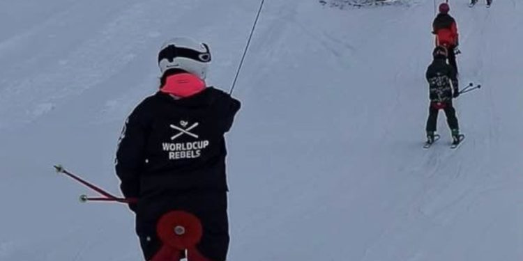 Esquiadores en la nieve de León