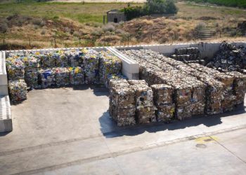 Un cuerpo muerto en una planta de reciclaje