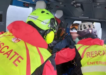 Complicado rescate de un esquiador tras romperse una pierna 1