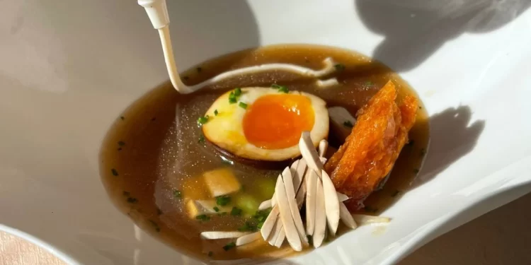 culinaria “Ramen leonés con botillo del Bierzo y Alubia de La Bañeza”