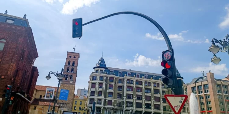 Un semáforo para una calle de León