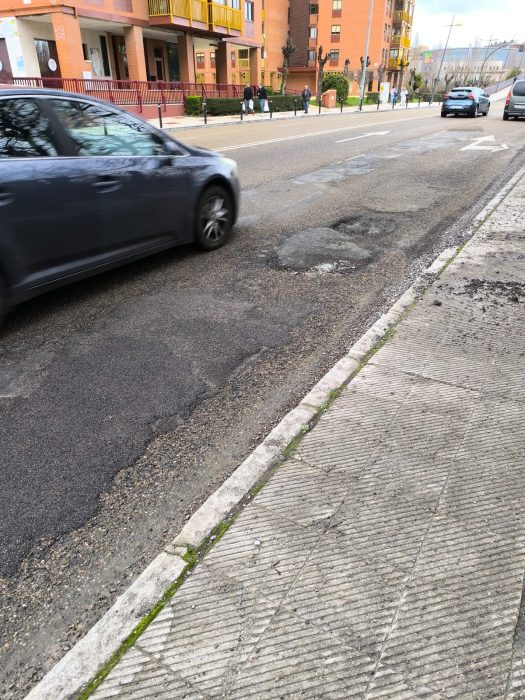 El gran bache que pone en riesgo a los leoneses 3