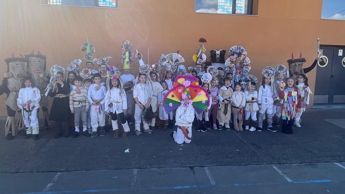 El carnaval más leonés brilló en el cole de un pueblo de León 1