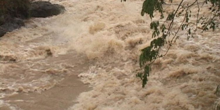 El río que preocupa por su crecida