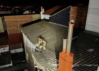 La granizada inunda una casa en León